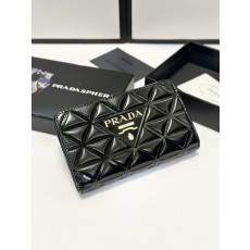 Prada 15x10 1